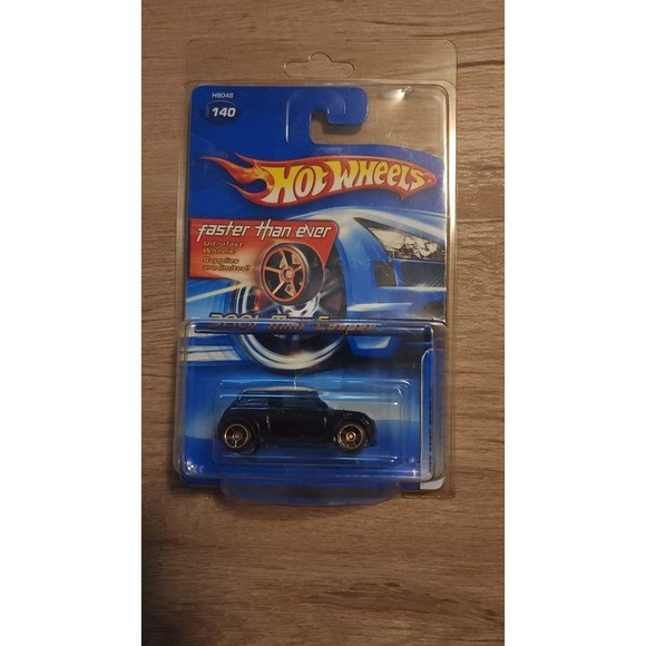 Hot Wheels 2001 Mini Cooper 140 faster than ever - Picture 1 of 2
